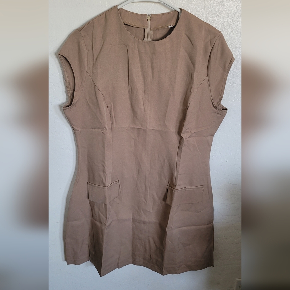Chic Tan Dress with Pockets